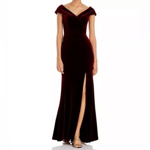 AQUA Off-the-Shoulder Fluted Velvet Gown Burgundy - Size 0